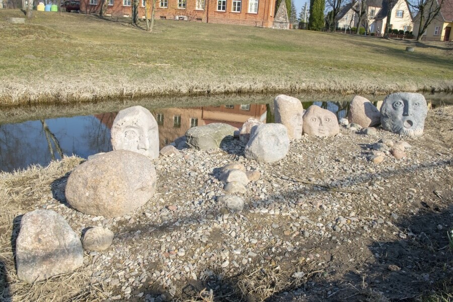Užliejamų akmeninių skulptūrų kompozicija